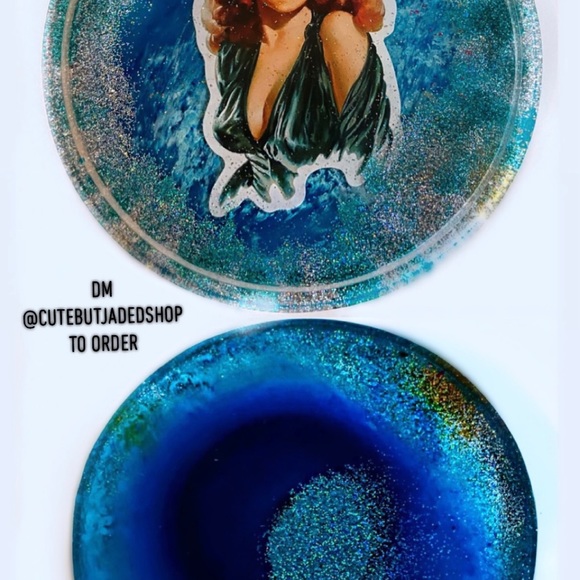 Large Glitter Pin Up Girl Ash Tray Resin Coaster - Picture 3 of 3